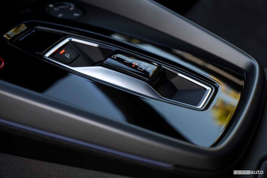 Audi S3 Sedan comandi cambio automatico