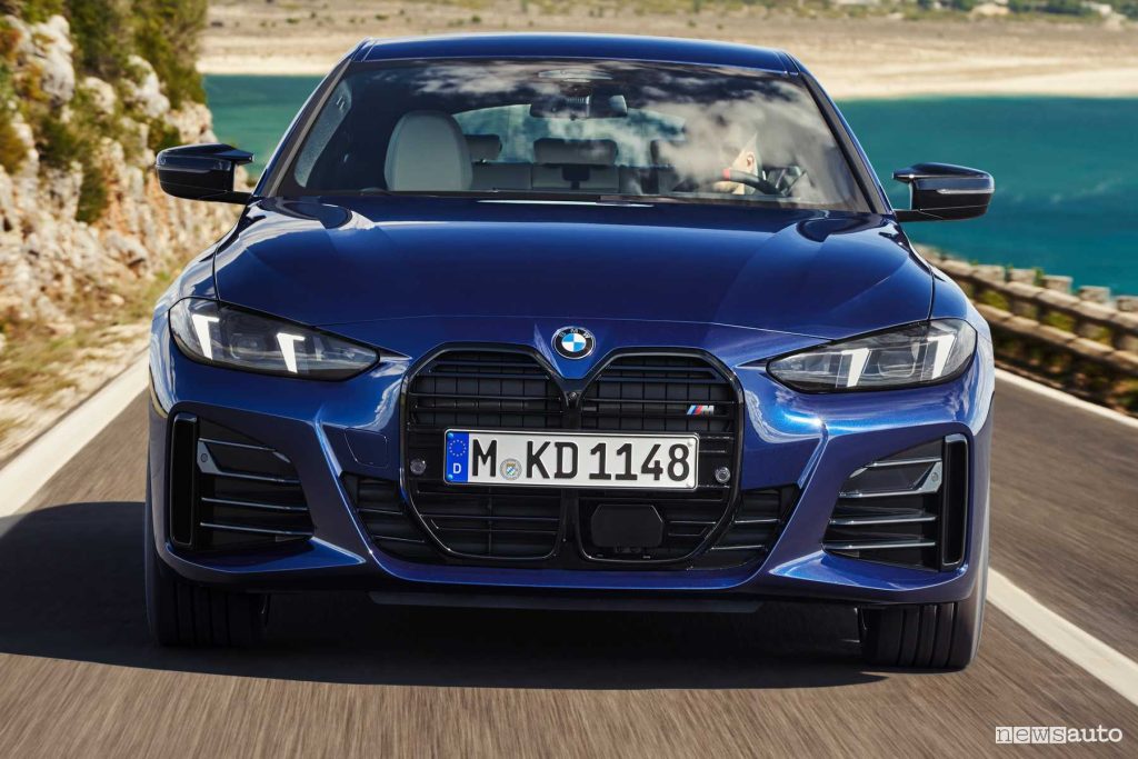 BMW M440i xDrive Gran Coupé su strada