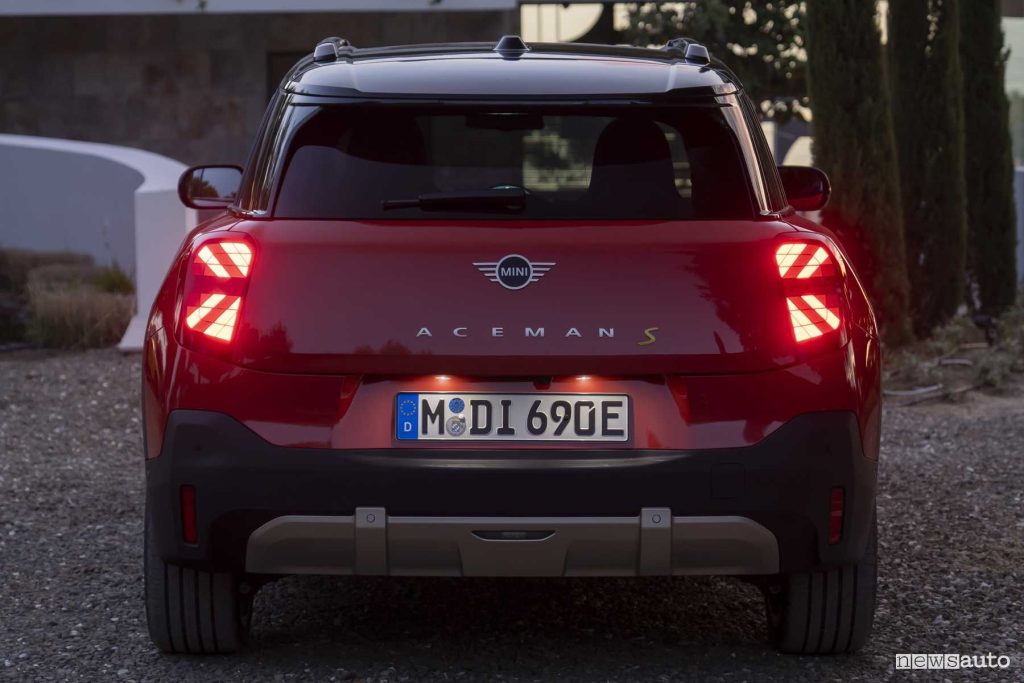 Nuova Mini Aceman SE firma luminosa posteriore