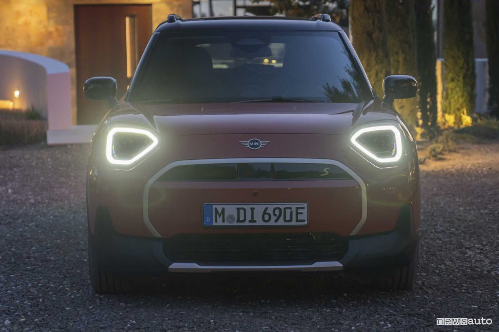 Nuova Mini Aceman SE firma luminosa anteriore