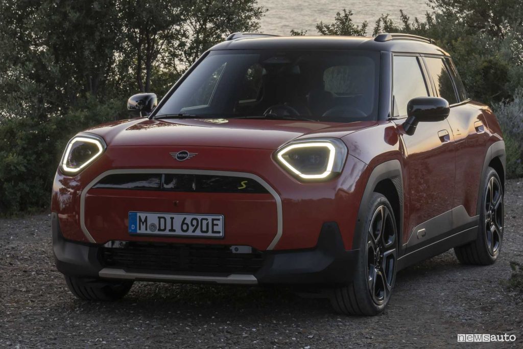 Nuova Mini Aceman SE firma luminosa anteriore