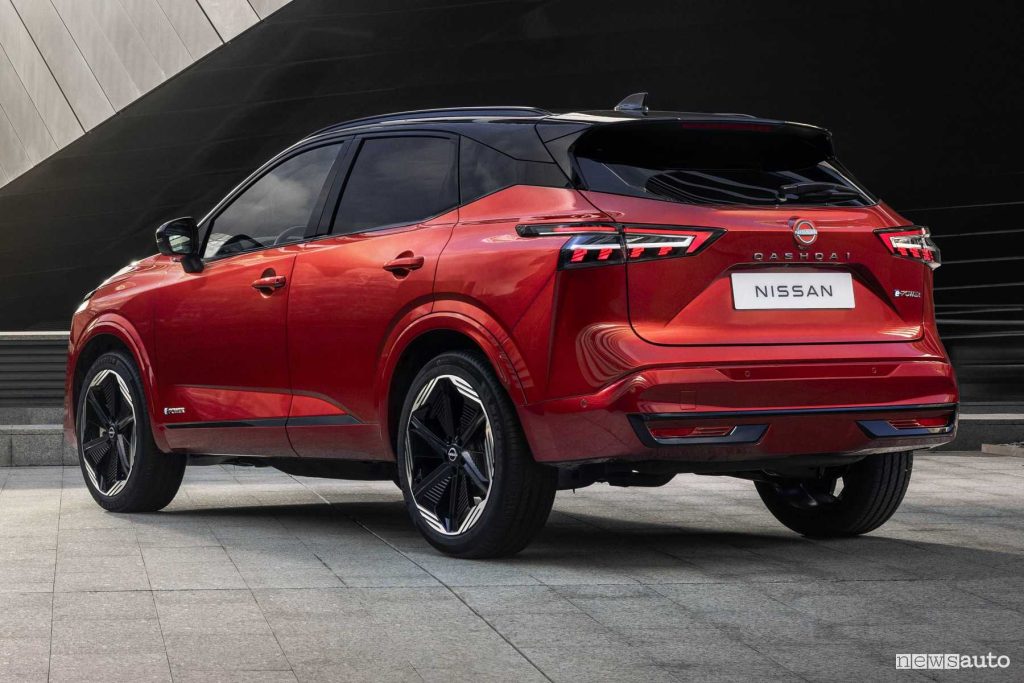 Nissan Qashqai 2024 posteriore 3/4