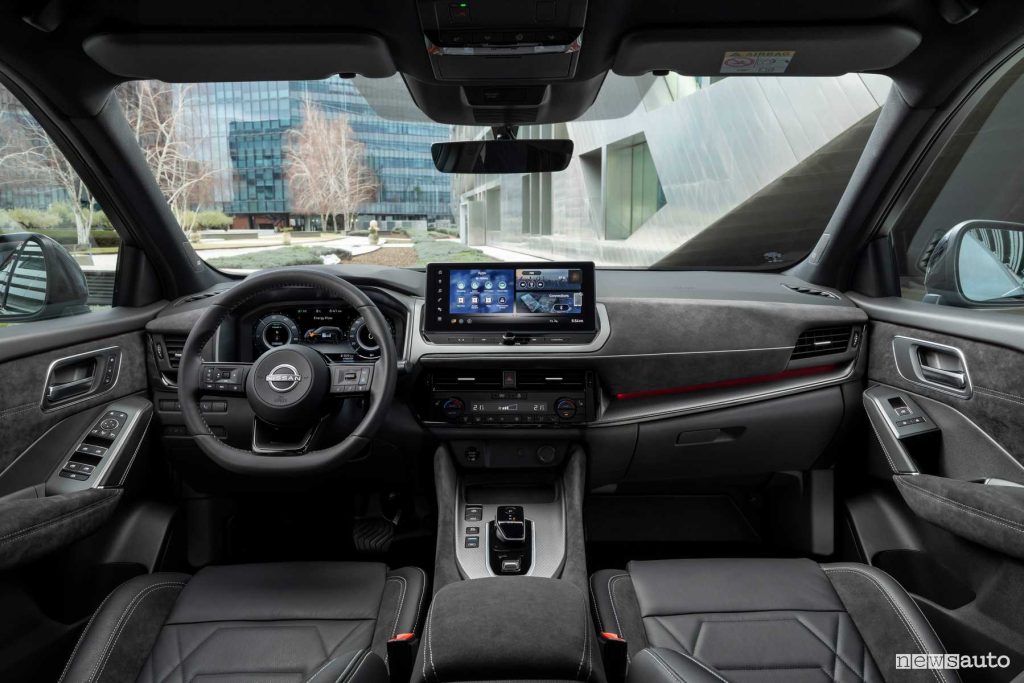 Nissan Qashqai 2024 plancia abitacolo