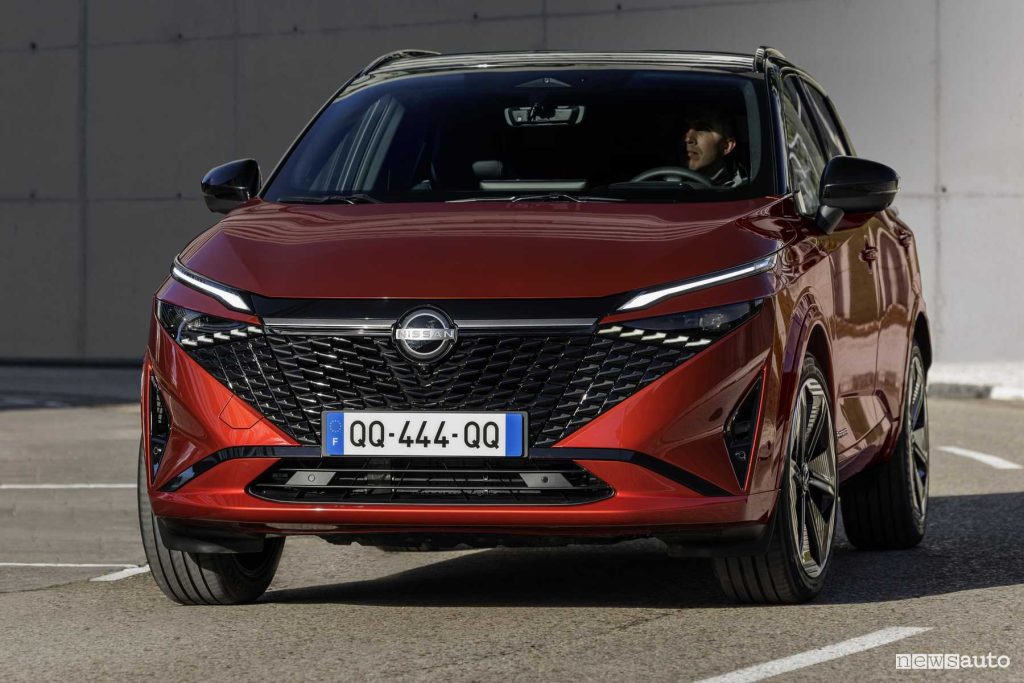 Nissan Qashqai 2024 su strada
