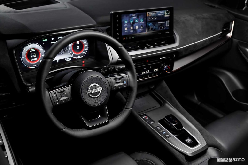 Nissan Qashqai 2024 volante abitacolo