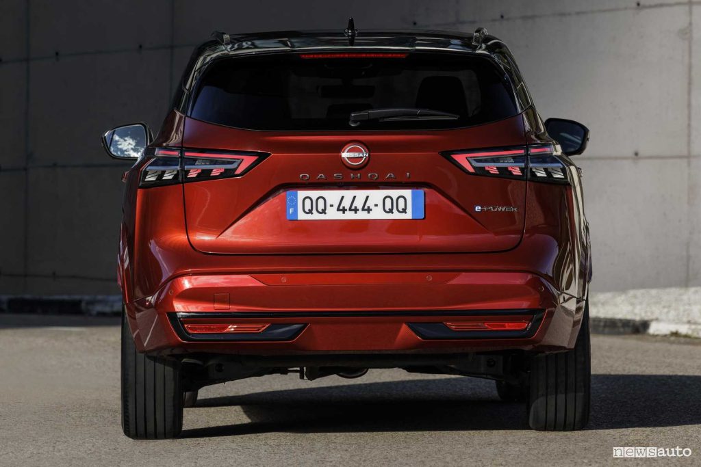 Nissan Qashqai 2024 posteriore