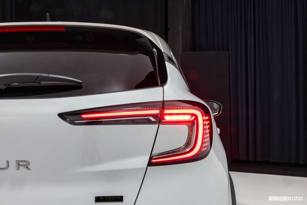 Renault Captur Techno faro posteriore firma luminosa