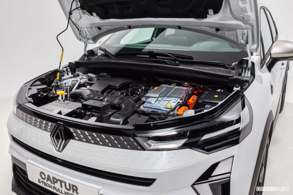 Renault Captur Techno vano motore E-Tech full hybrid