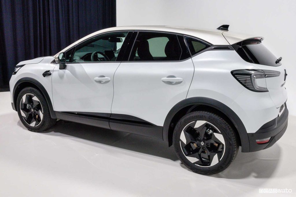 Renault Captur Techno posteriore 3/4