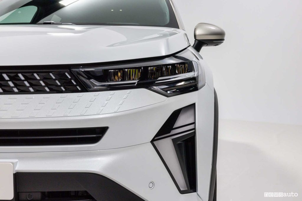 Renault Captur Techno faro anteriore