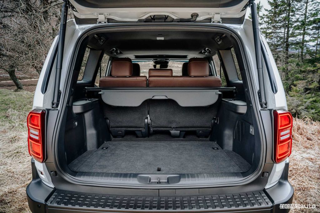 Nuova Toyota Land Cruise bagagliaio abitacolo