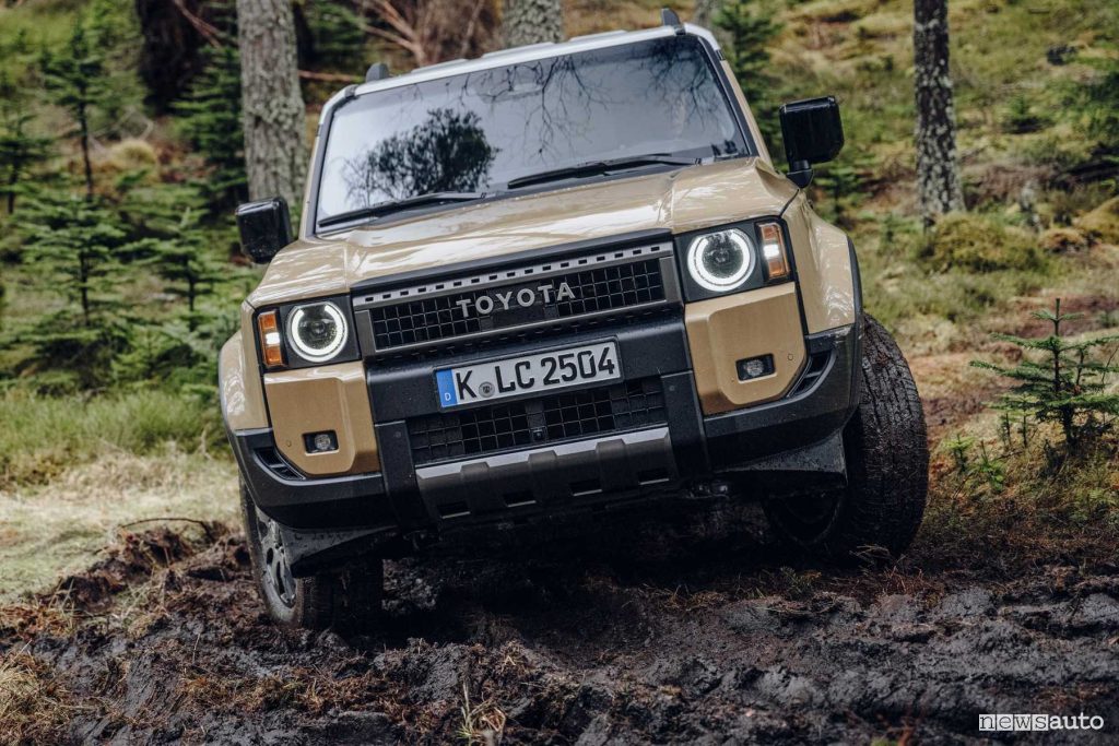 Nuova Toyota Land Cruise First Edition in off road