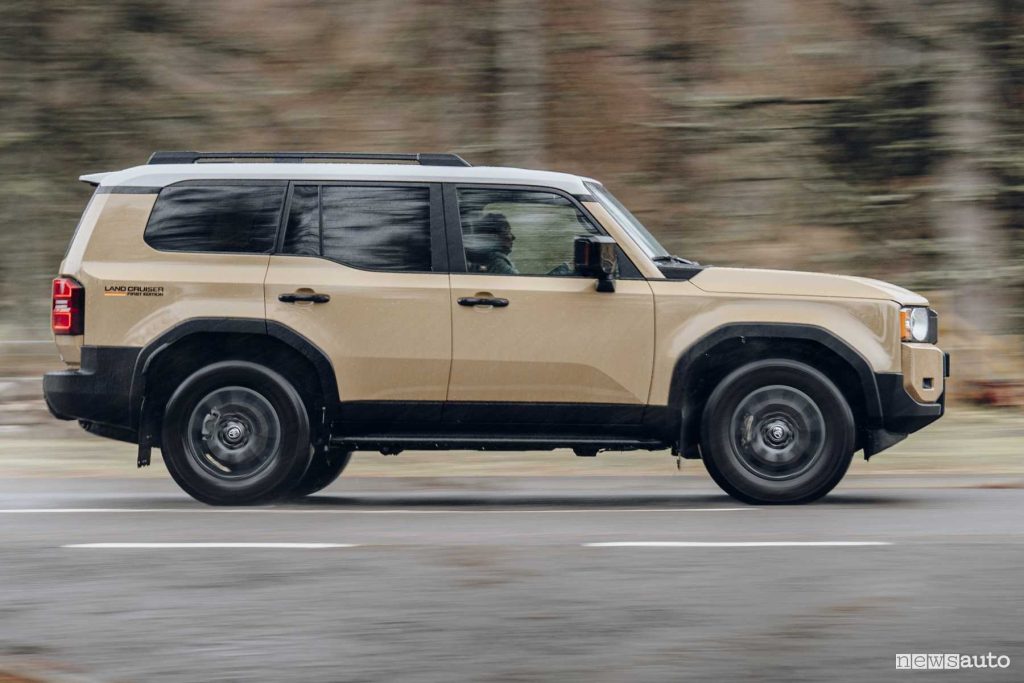 Nuova Toyota Land Cruise First Edition su strada