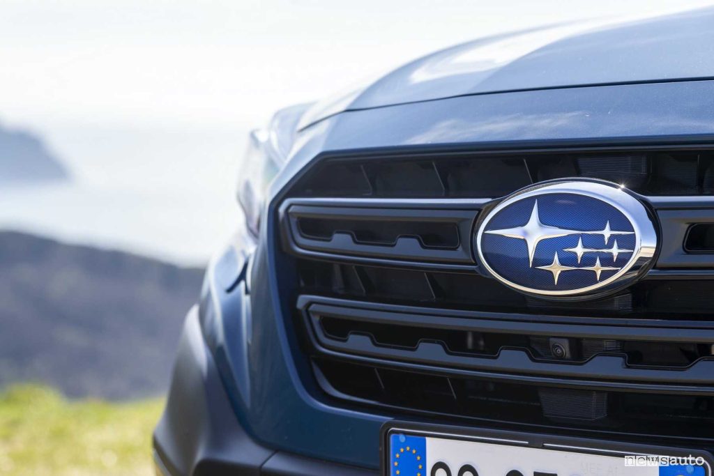 Subaru Outback Geyser logo telecamera griglia anteriore