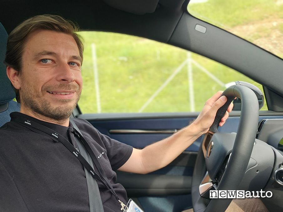 Volvo EX30 prova su strada con Marco Paternostro