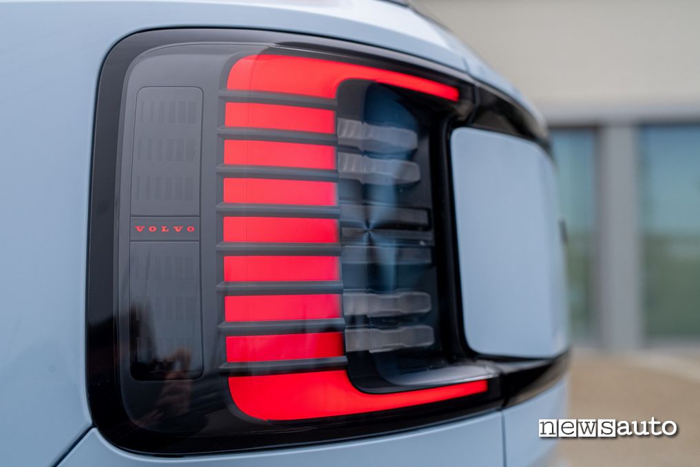 Volvo EX30 fari posteriori a led