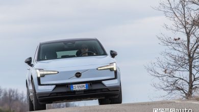 Volvo EX30 test drive prova su strada