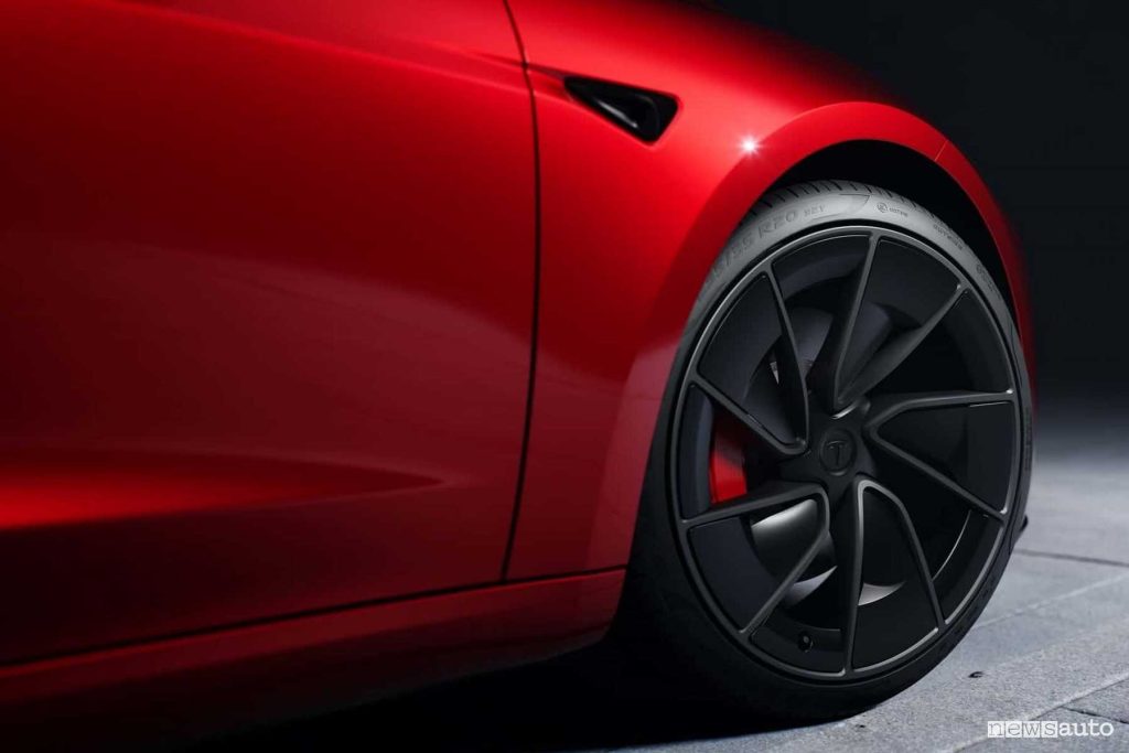 Tesla Model 3 Performance cerchi in lega