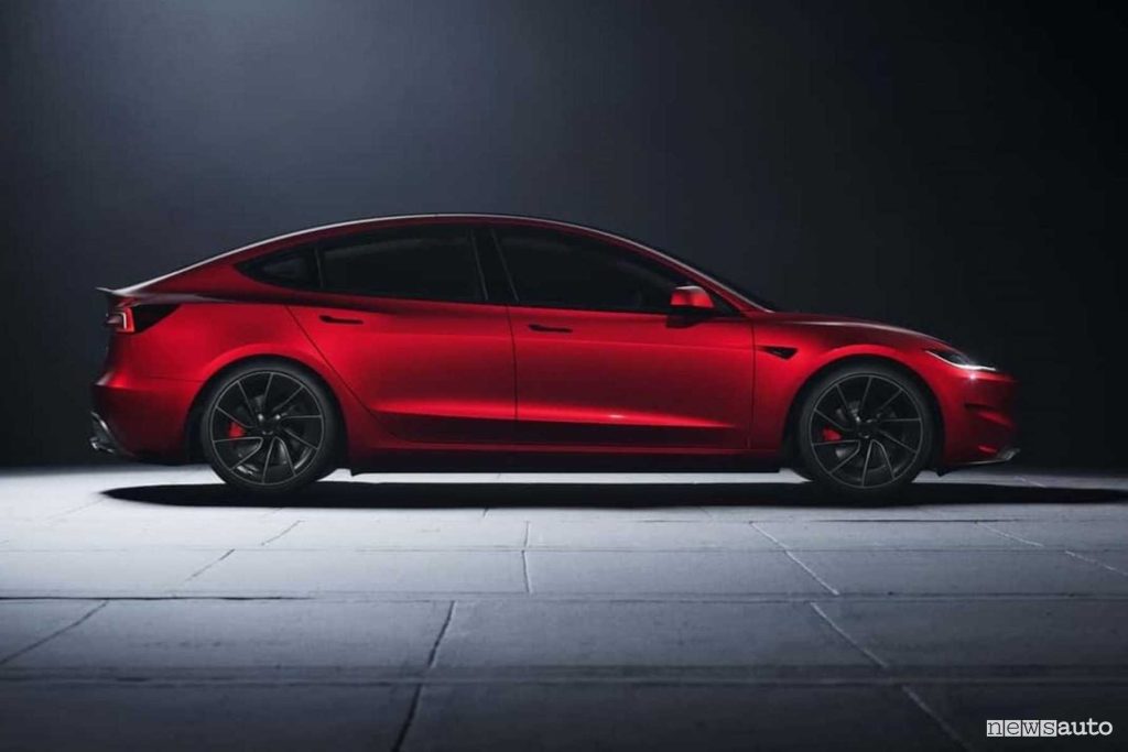 Tesla Model 3 Performance laterale