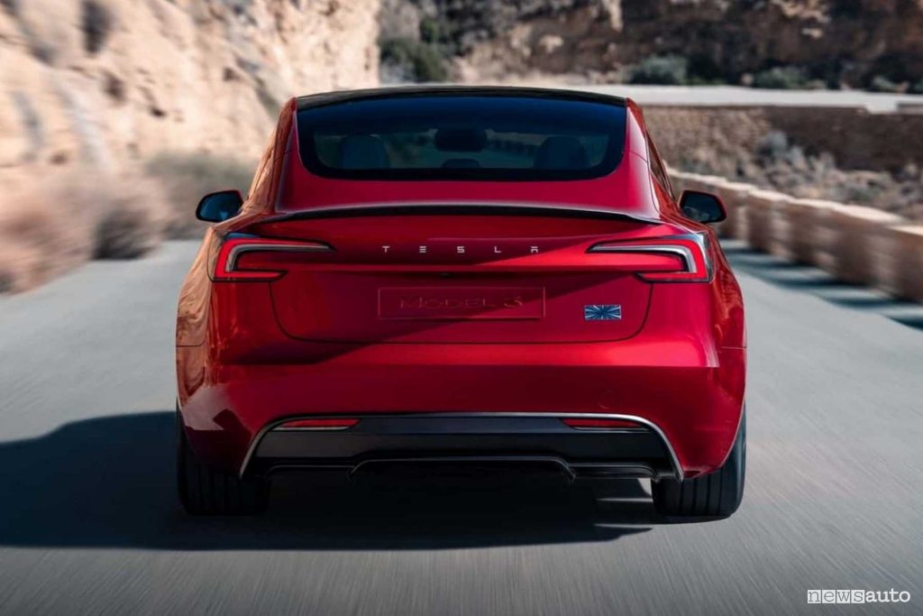 Tesla Model 3 Performance su strada