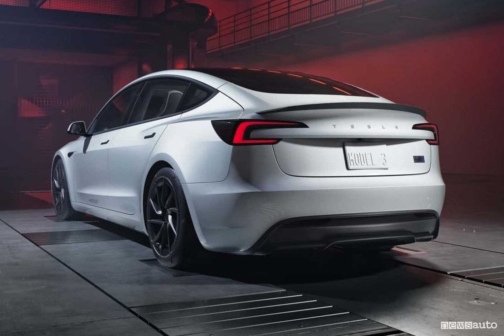 Tesla Model 3 Performance posteriore 3/4