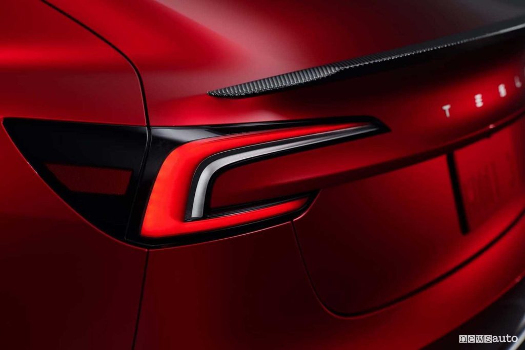 Tesla Model 3 Performance faro posteriore, spoiler in carbonio