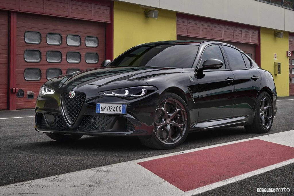 Alfa Romeo Giulia Quadrifoglio “Super Sport" anteriore 3/4