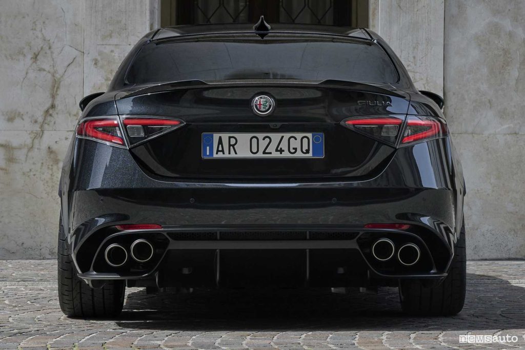 Alfa Romeo Giulia Quadrifoglio “Super Sport" posteriore