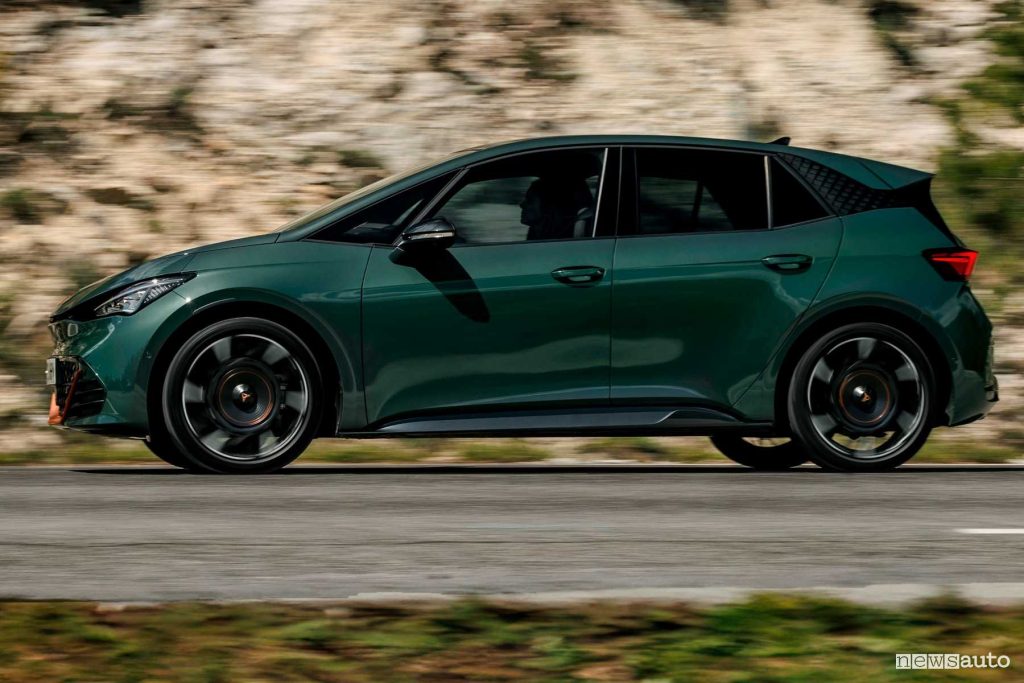 Cupra Born VZ su strada