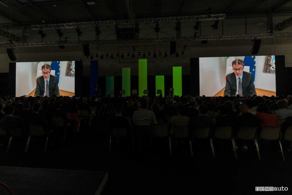 Accise sull'energia elettrica, il Ministro Giancarlo Giorgetti durante il suo intervento all'Automotive Dealer Day
