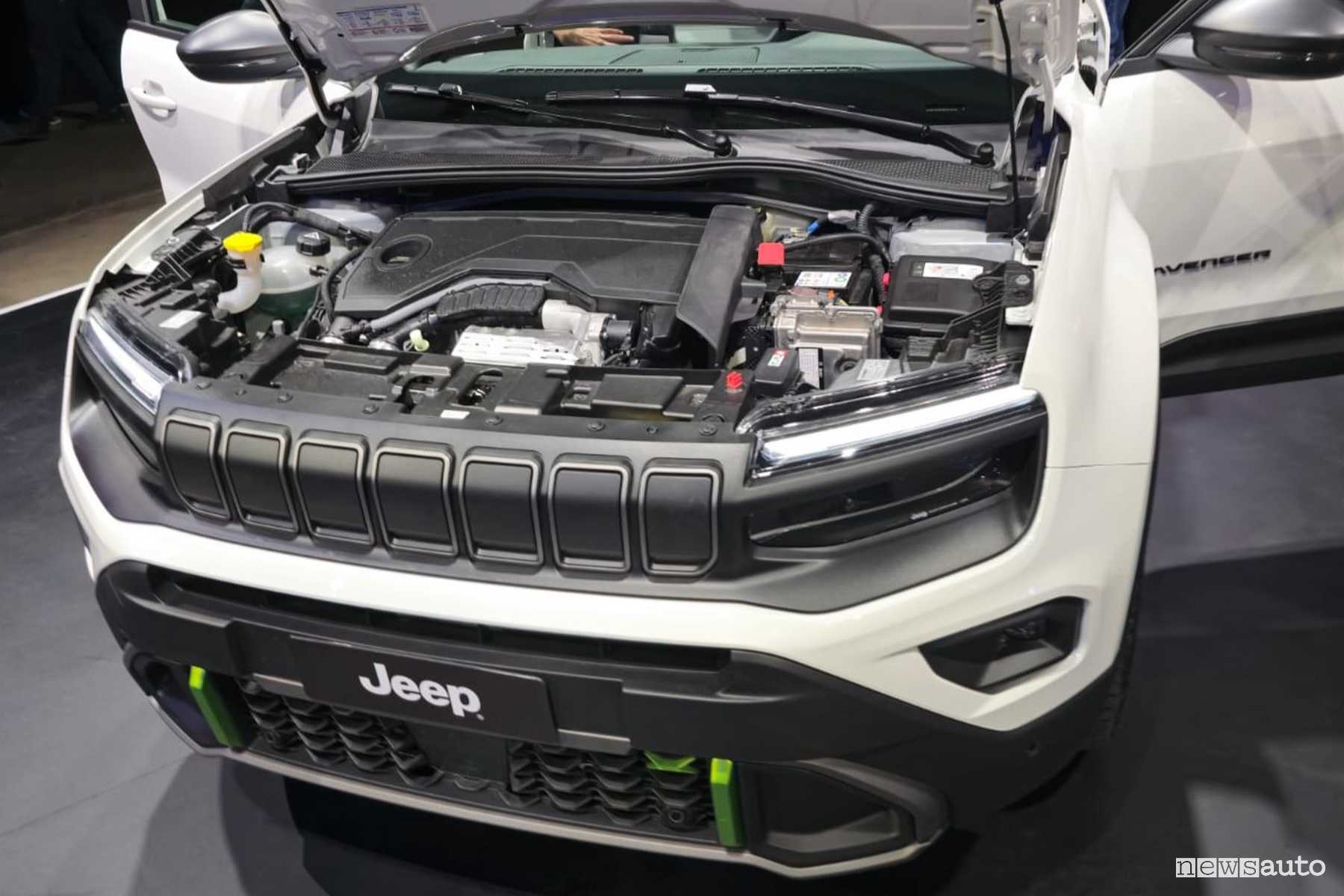 Jeep Avenger 4xe vano motore
