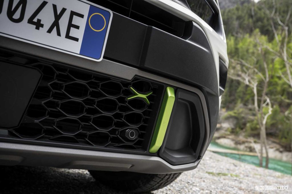 Jeep Avenger 4xe "X" gialla paraurti anteriore