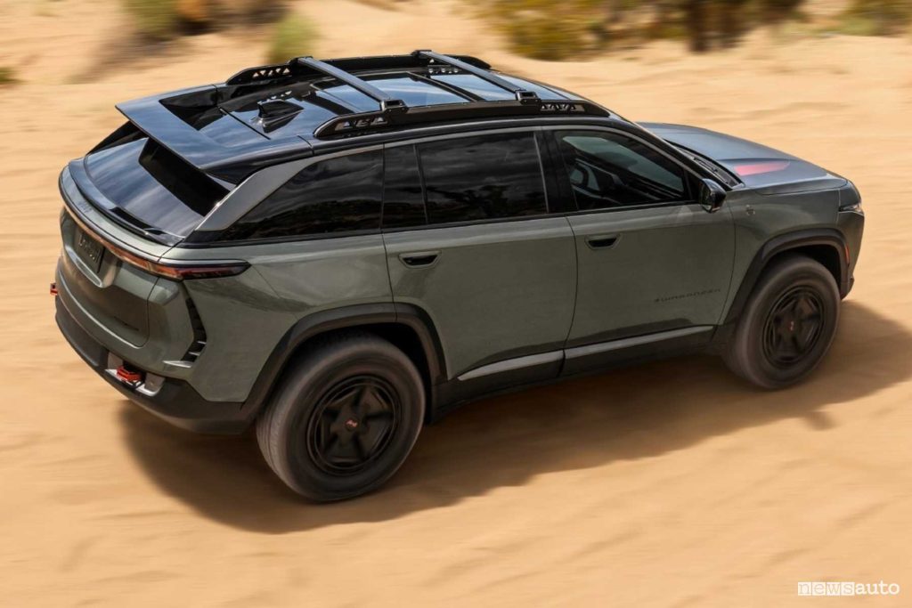 Jeep Wagoneer S Trailhawk Concept sullo sterrato