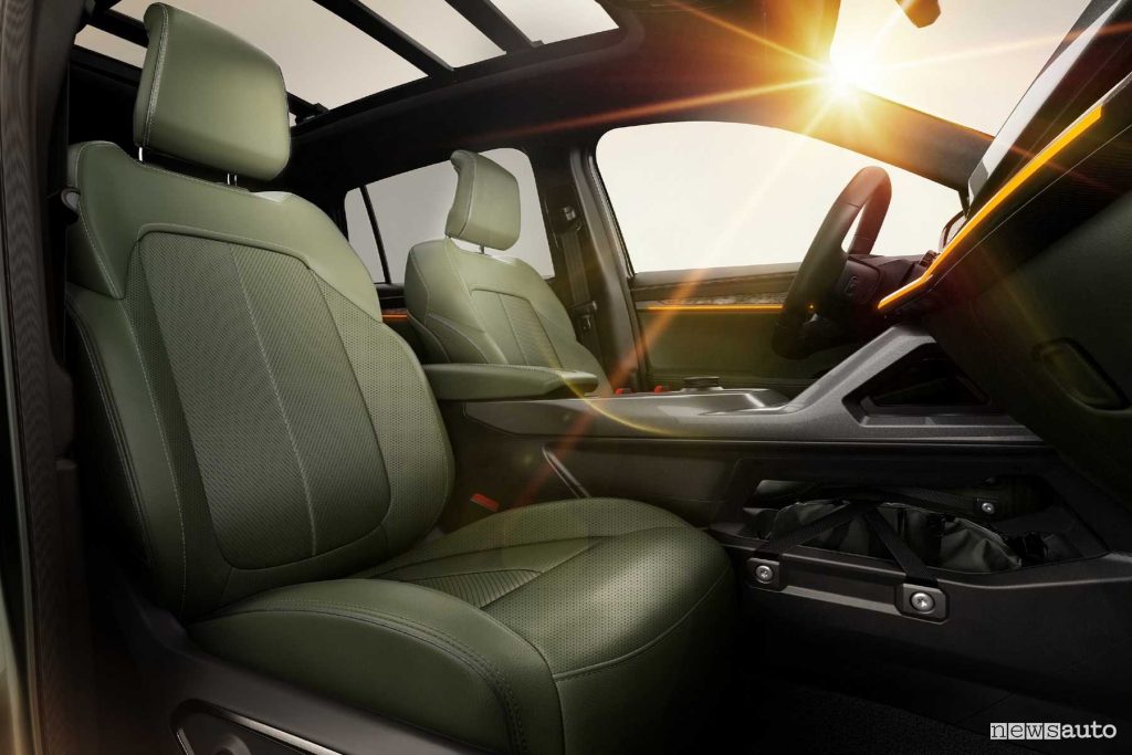 Jeep Wagoneer S Trailhawk Concept sedili abitacolo