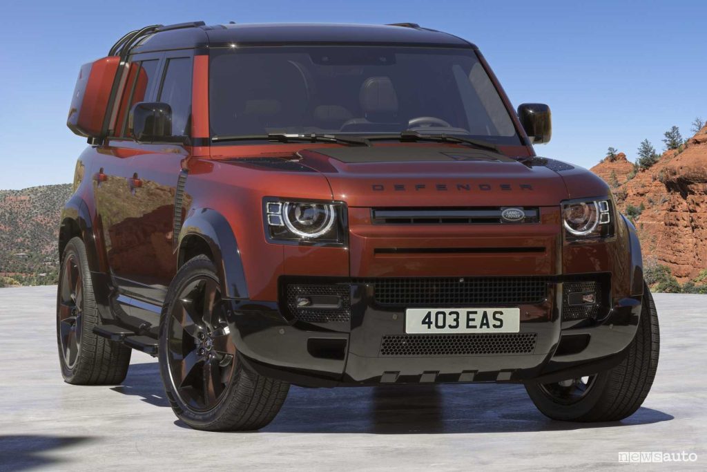 Nuova Land Rover Defender 110 Sedona Red anteriore 3/4