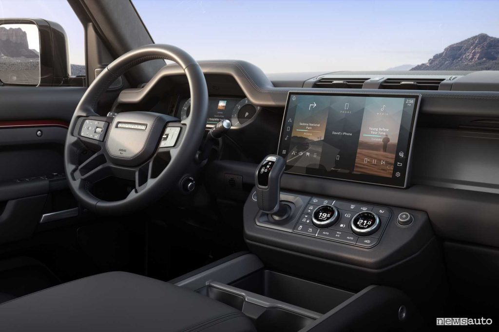 Nuova Land Rover Defender 110 Sedona Red plancia abitacolo