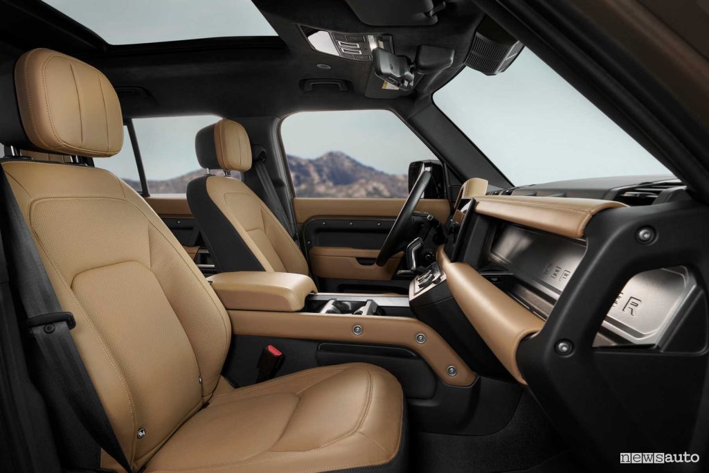 Nuova Land Rover Defender 130 sedili anteriori abitacolo