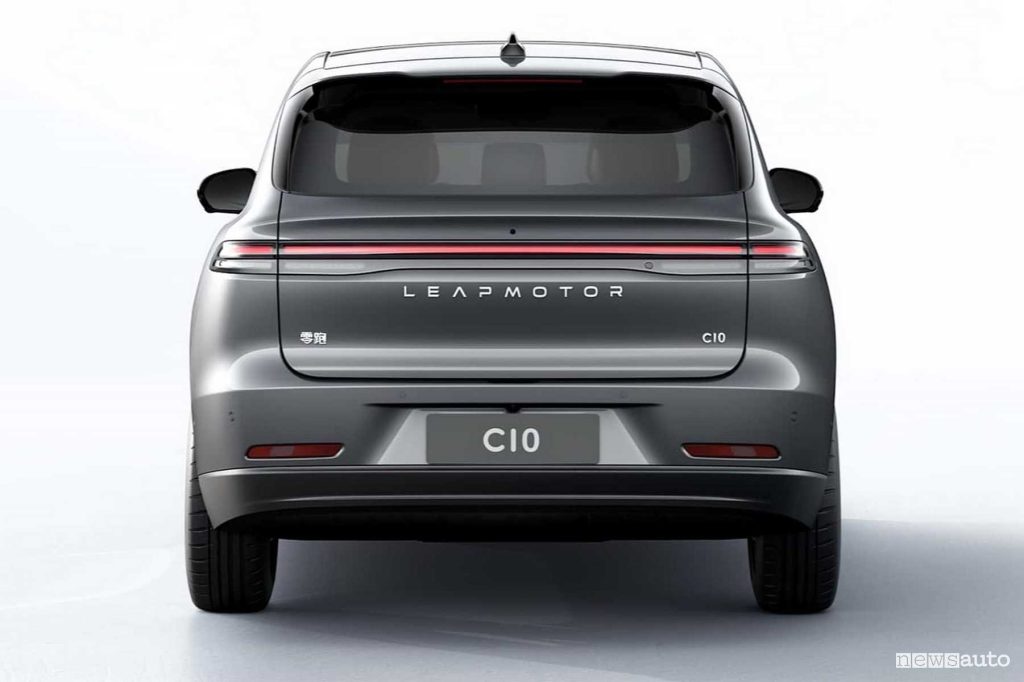 Leapmotor C10 posteriore firma luminosa