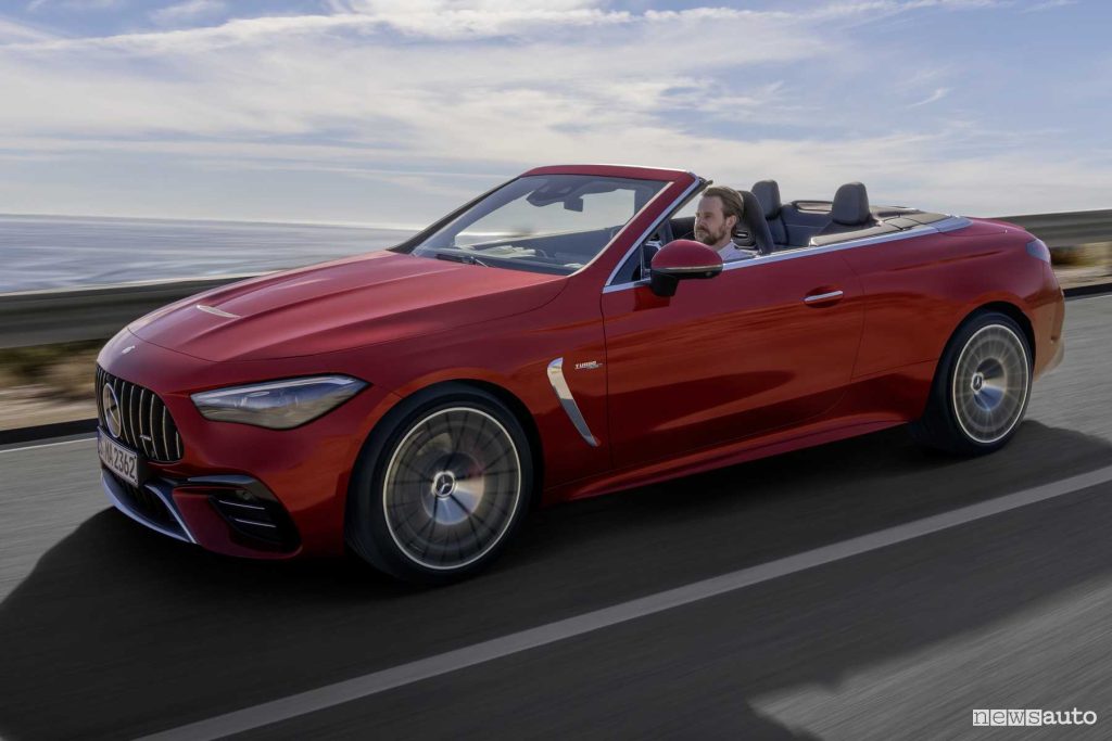 Mercedes-AMG CLE 53 4Matic+ Cabriolet su strada