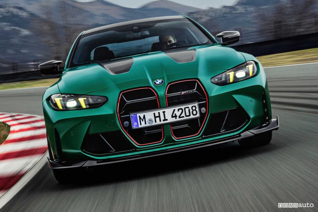 Nuova BMW M4 CS in pista