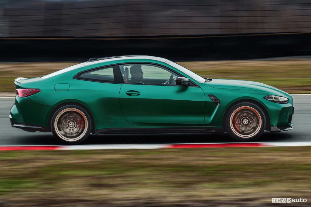 Nuova BMW M4 CS in pista