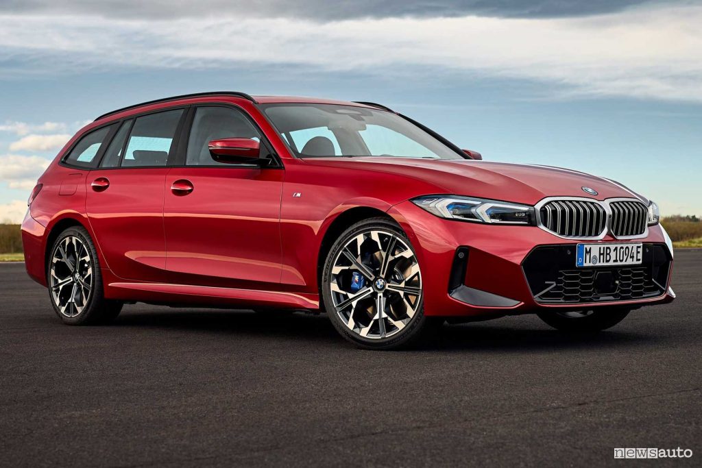Nuova BMW Serie 3 330e Touring anteriore 3/4