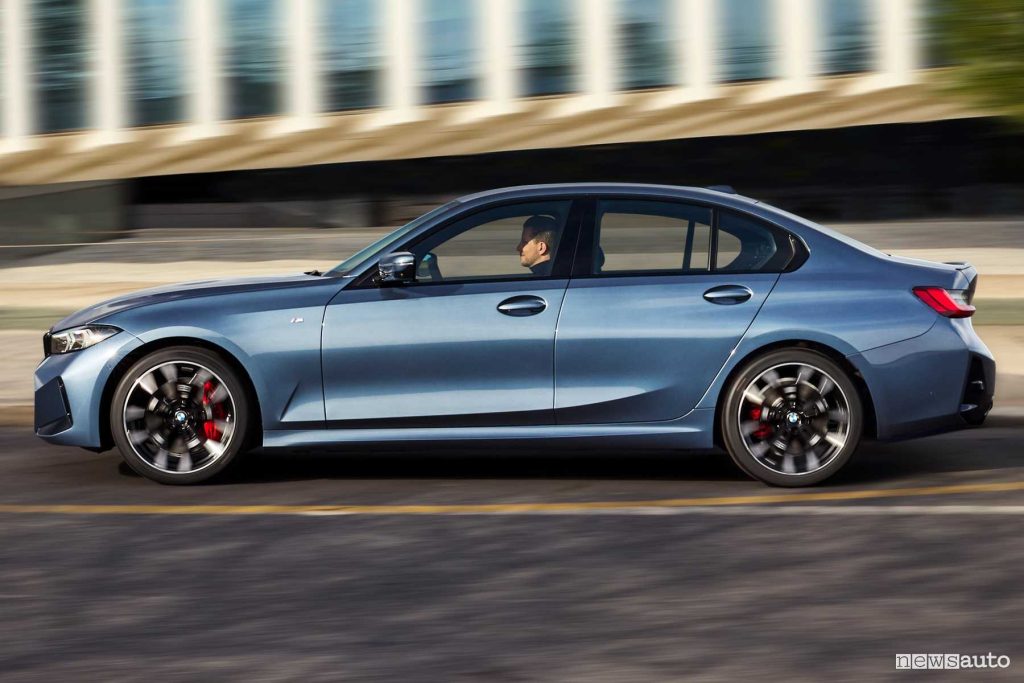 Nuova BMW Serie 3 330i su strada