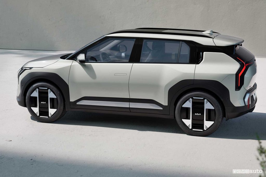 Nuova Kia EV3 laterale