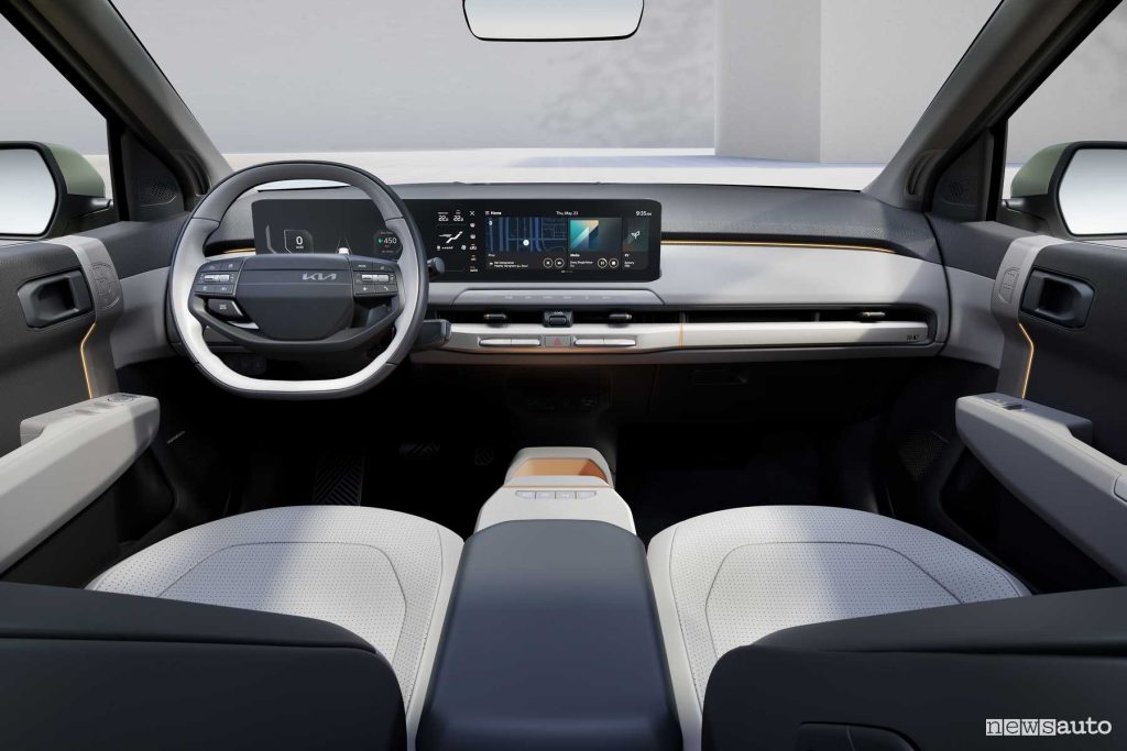 Nuova Kia EV3 plancia abitacolo con AI, l'intelligenza artificiale generativa con Youtube e Netflix dopo l'aggiornamento OTA