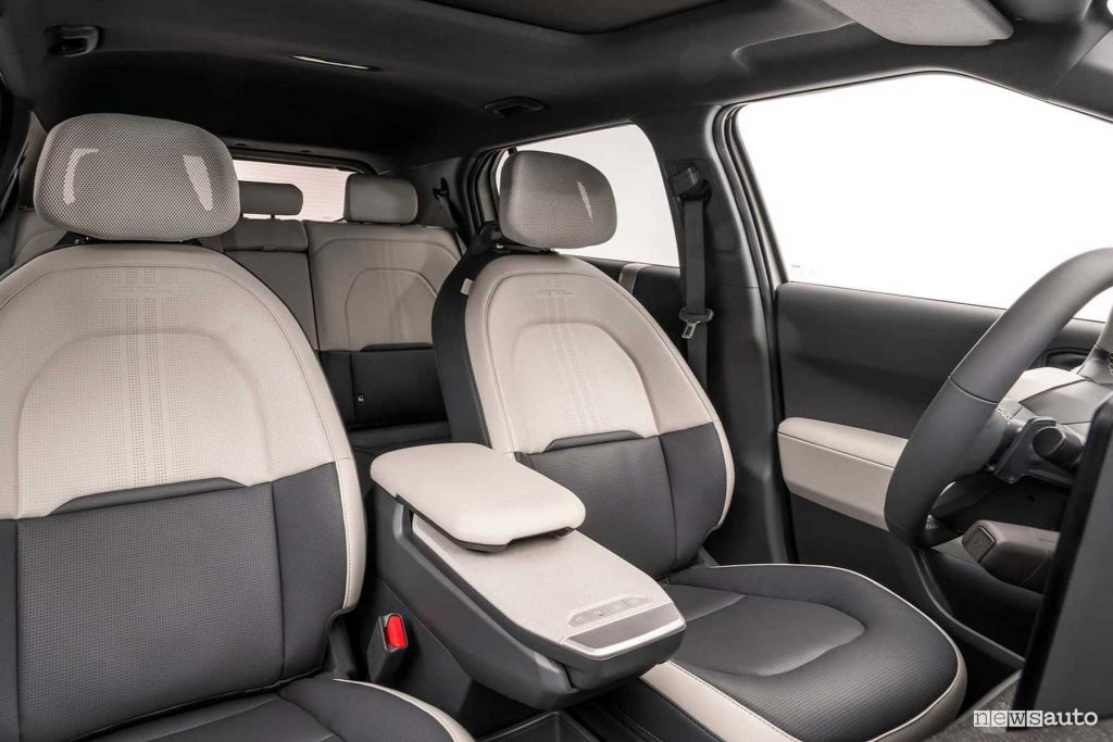 Nuova Kia EV3 GT Line sedili abitacolo