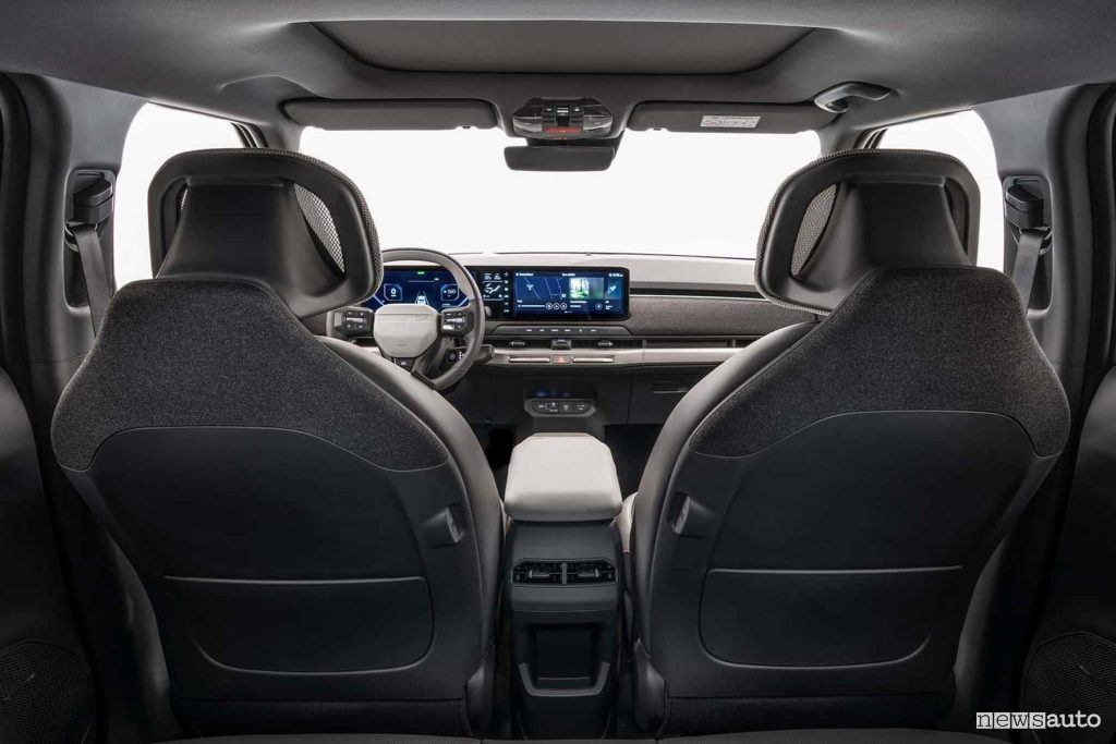 Nuova Kia EV3 GT Line abitacolo