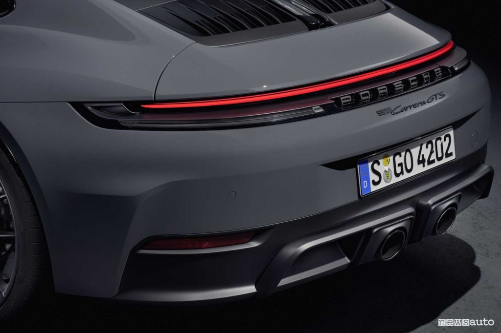 Porsche 911 Carrera GTS scarico posteriore