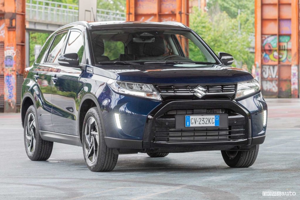 Nuova Suzuki Vitara Hybrid 2024 anteriore 3/4