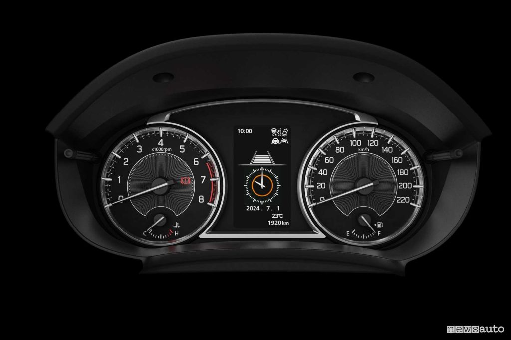 Nuova Suzuki Vitara Hybrid 2024 display quadro strumenti